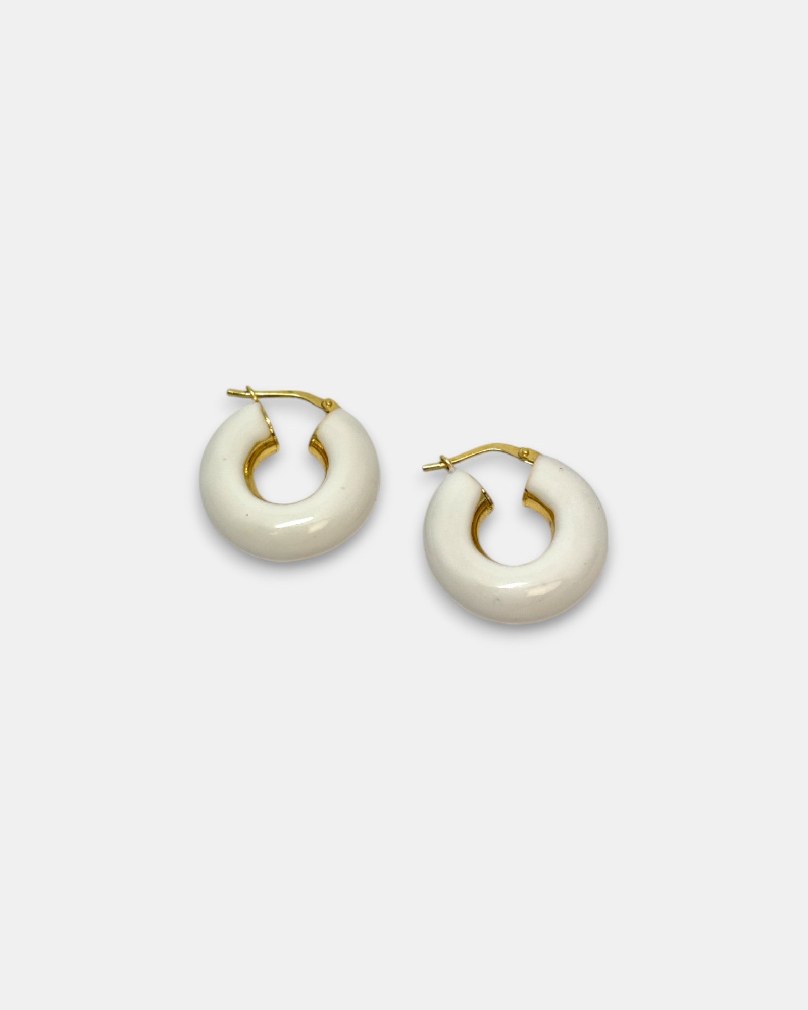 Orecchini cerchietto chunky smalto bianco