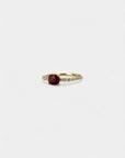 Ring with spinel and white diamonds