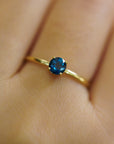 Anello in oro giallo con topazio blu London