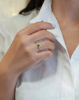 Anello con smeraldo quadrato e diamanti bianchi