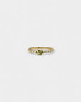 Anello in oro giallo con peridoto e diamanti bianchi