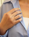Anello in oro giallo ad elementi tondi con diamanti bianchi