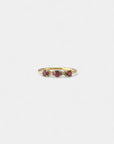 Anello in oro giallo con rodoliti e diamanti bianchi