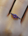 Yellow gold ring with five gradient stones - Amethyst
