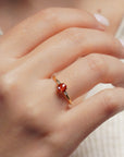 Anello in oro giallo con zaffiro arancio taglio rosetta e diamanti bianchi