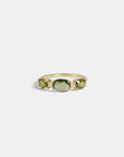 Anello con zaffiri verdi taglio rosetta e diamanti bianchi