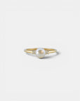 Anello in oro giallo con perla naturale e diamanti bianchi
