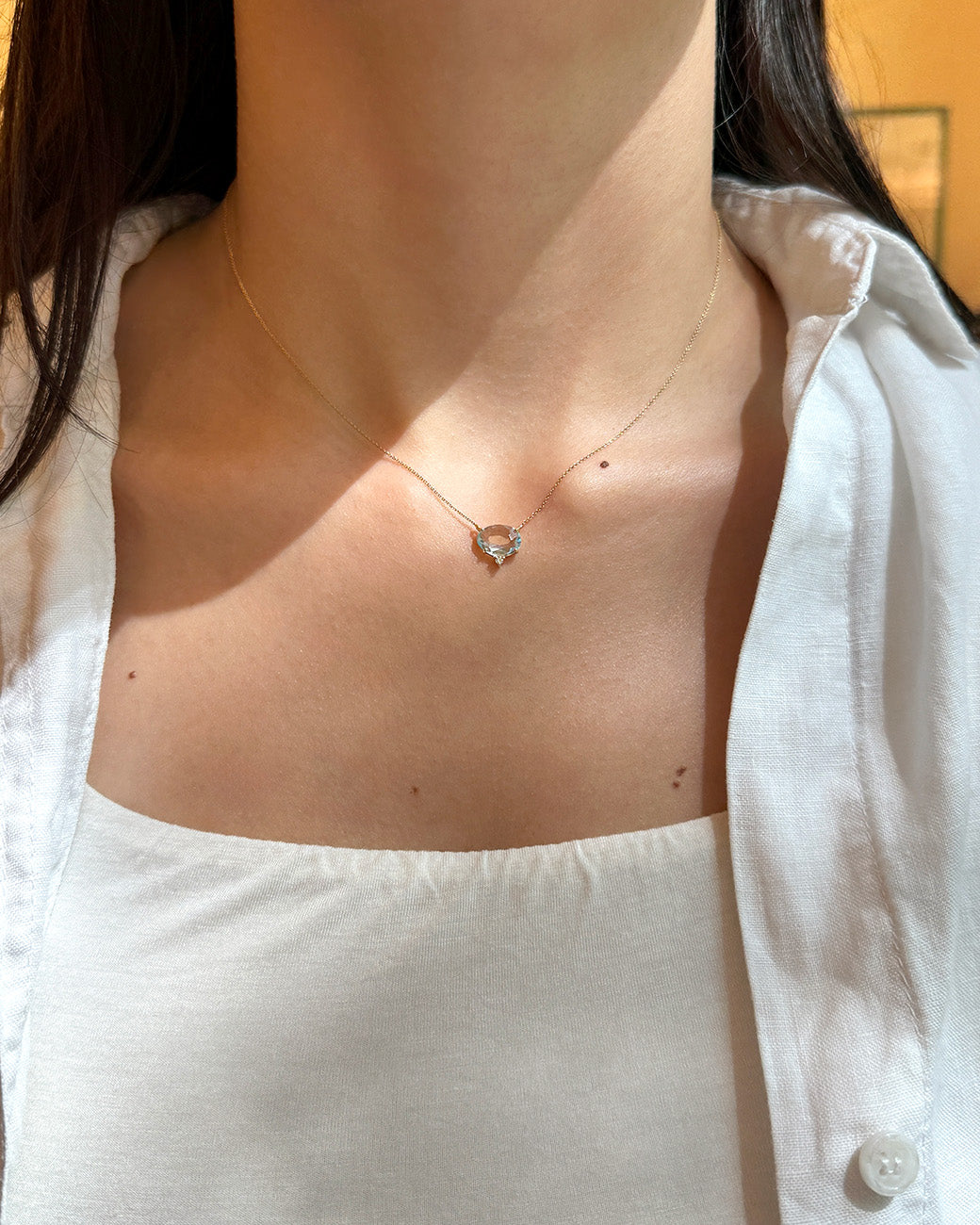 Collana in oro giallo con quarzo azzurro e diamante bianco