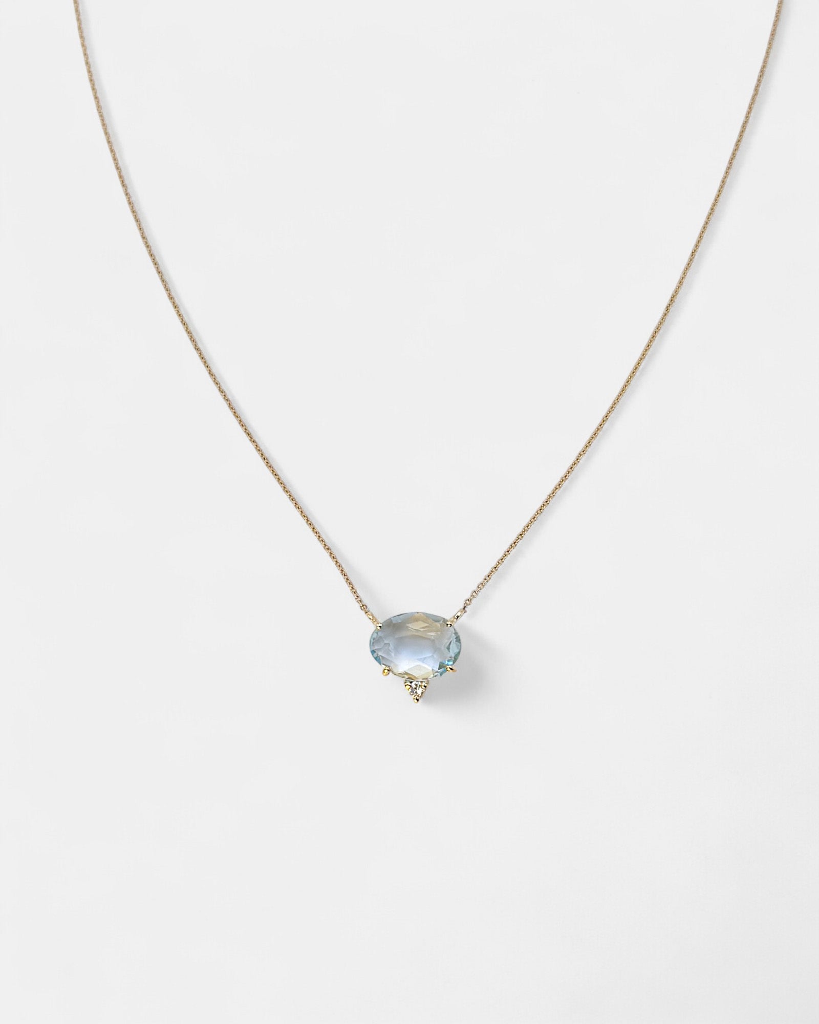 Collana in oro giallo con quarzo azzurro e diamante bianco