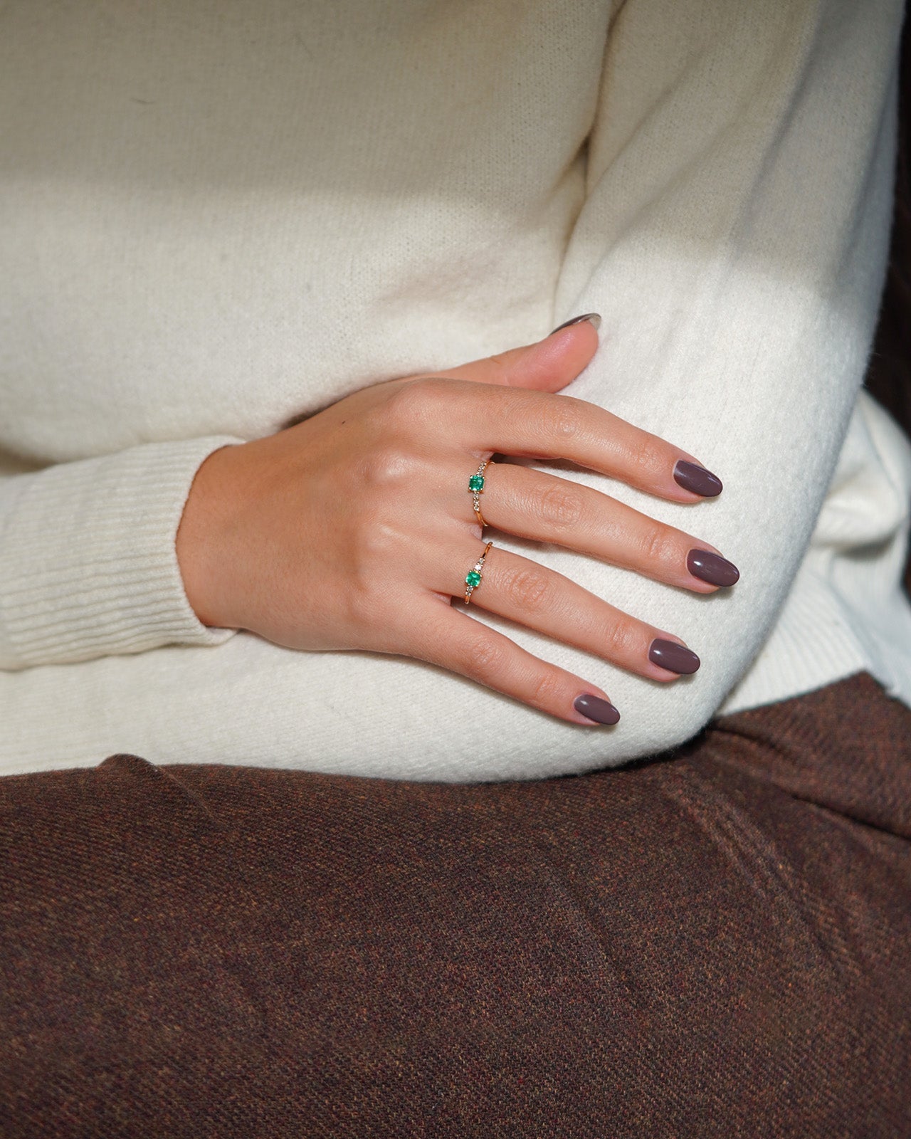 anelli LE MUSE oro giallo 19 carati e smeraldo naturale