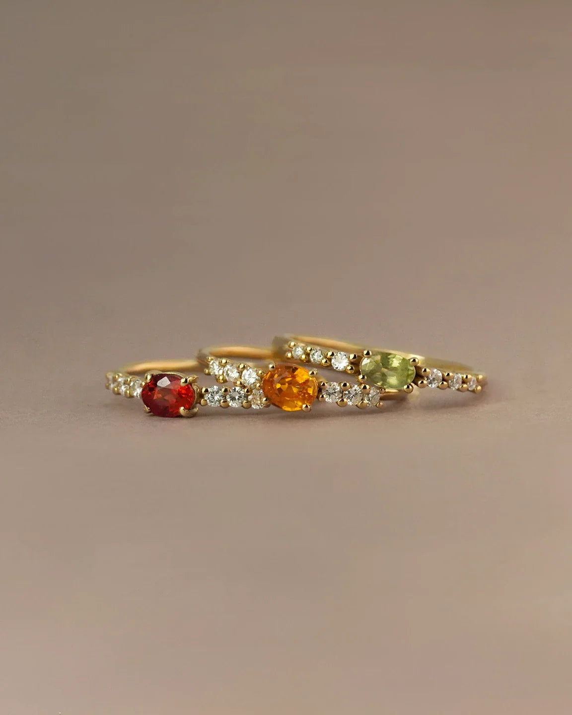 anelli in oro giallo con zaffiri colorati LE MUSE Milano