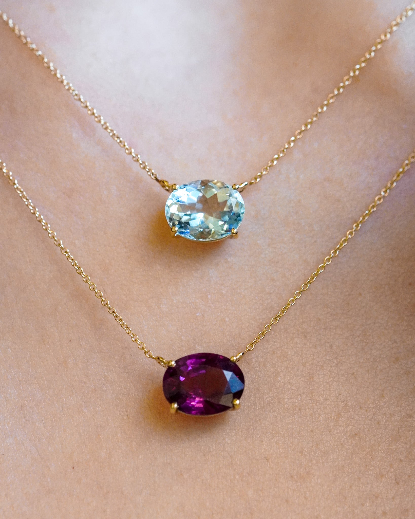 Collana in oro giallo con rodolite ovale