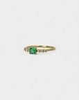 Ring with rectangular emerald and white diamonds