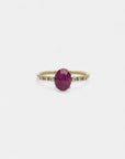 Yellow gold ring with vertical ruby ​​and white diamonds