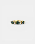 Anello con zaffiri tondi teal e diamanti bianchi