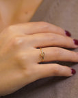 Anello in oro giallo diamante champagne quadrato e castone con sfere