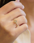 Yellow gold ring with champagne diamond and decorated bezel