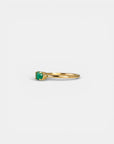 Anello in oro giallo con smeraldo ovale orizzontale