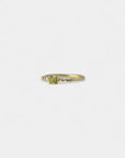 Anello in oro giallo con peridoto e diamanti bianchi