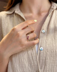 Yellow gold ring with horizontal ruby ​​and white diamonds