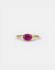Anello in oro giallo con rubino ovale orizzontale