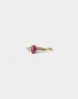 Yellow gold ring with vertical ruby ​​and white diamonds