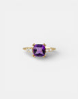 Yellow gold ring with square amethyst and white diamonds