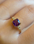 Yellow gold ring with square amethyst and white diamonds