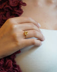 Anello in oro giallo con quarzo lemon e diamanti bianchi