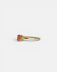 Anello in oro giallo con zaffiro giallo taglio rosetta e diamanti bianchi