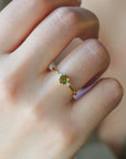 Yellow gold ring with rose-cut green sapphire ​​and white diamonds