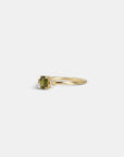 Anello in oro giallo con zaffiro verde taglio rosetta e diamanti