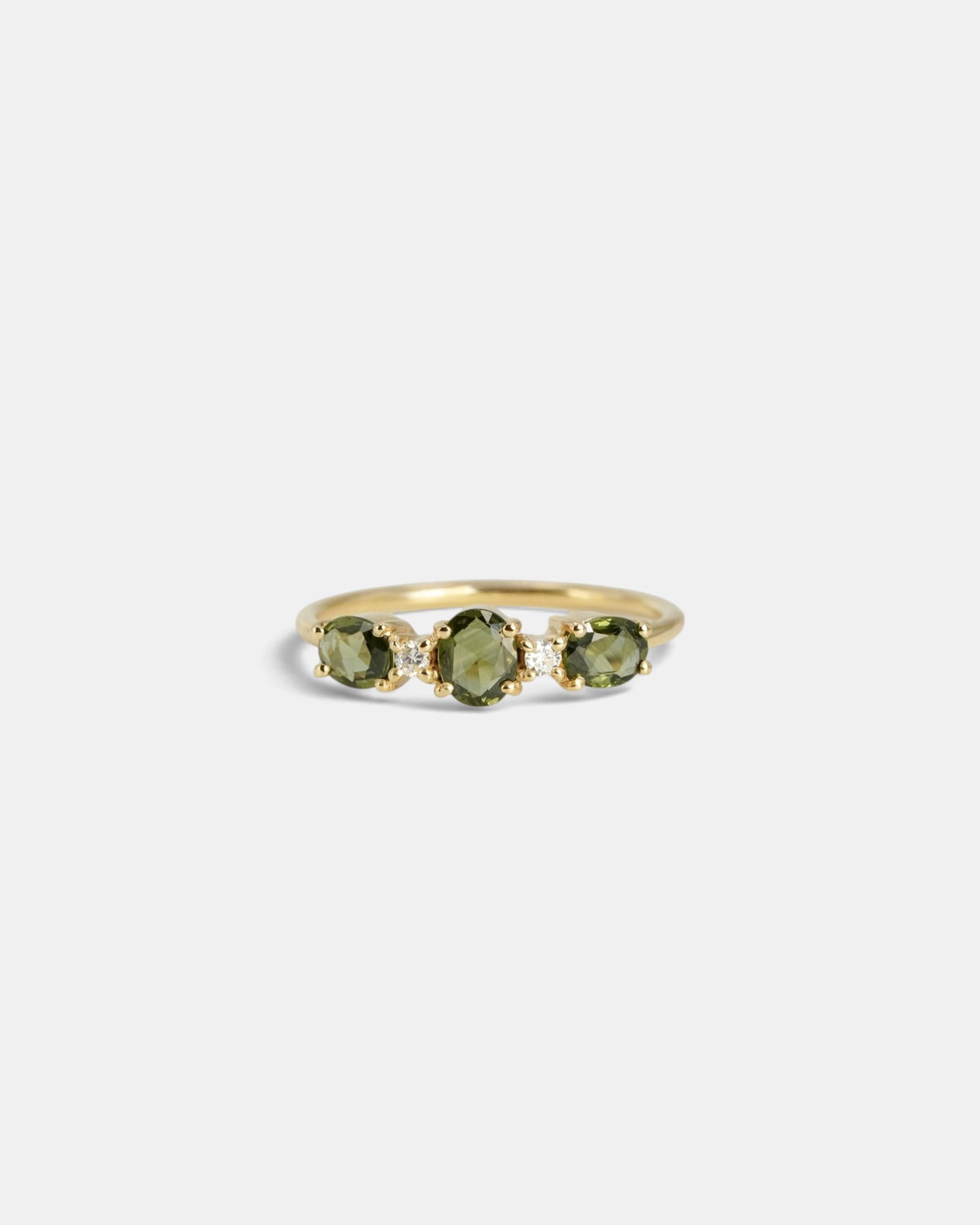 Anello con zaffiri verdi taglio rosetta e diamanti bianchi