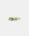 Anello con zaffiri verdi taglio rosetta e diamanti bianchi