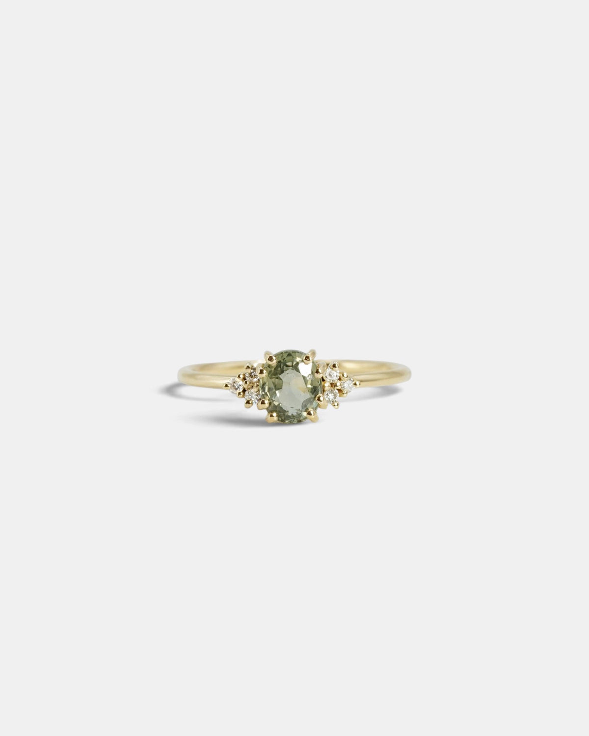 Anello in oro giallo con zaffiro verde chiaro e diamanti bianchi
