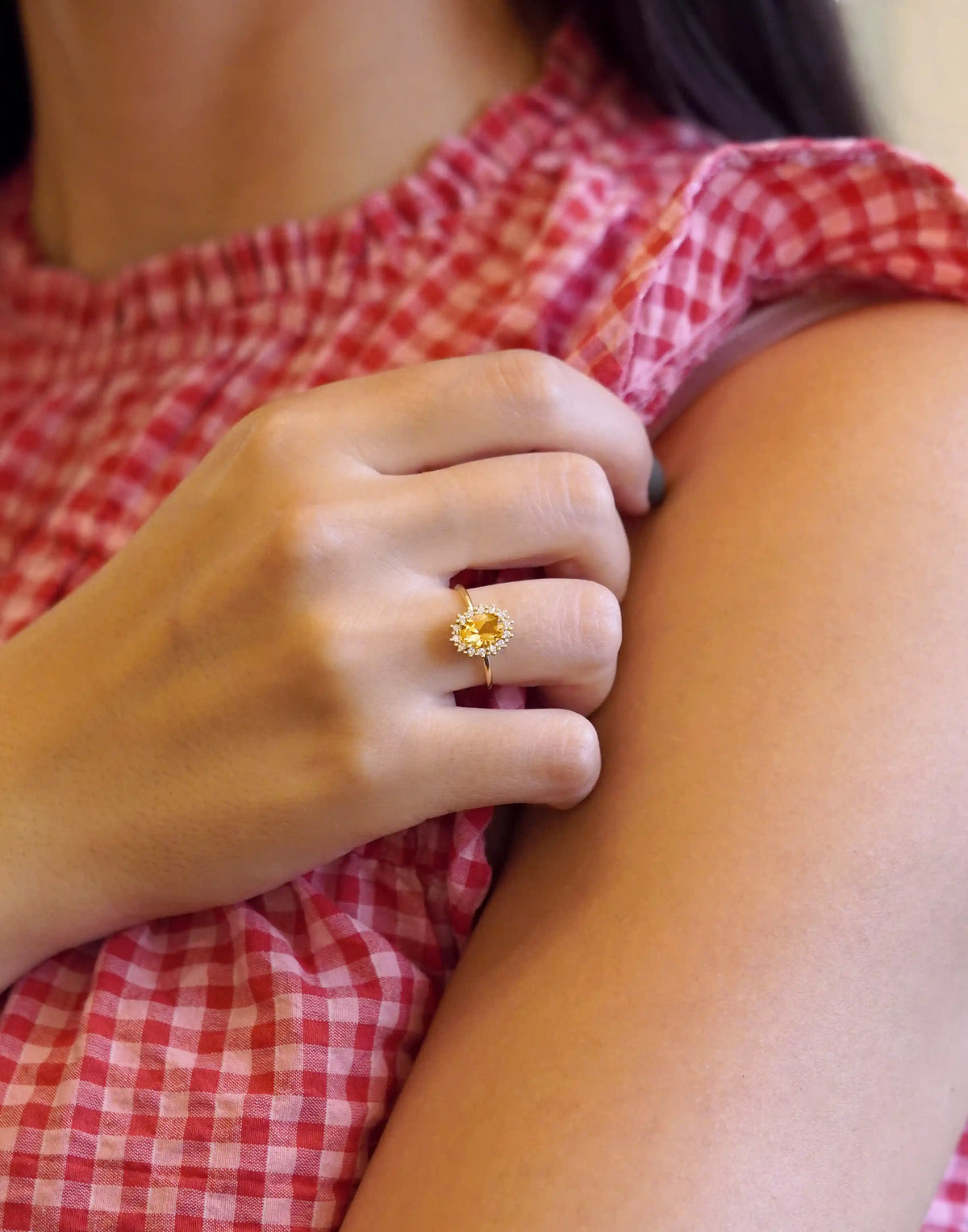 Yellow gold ring with oval citrine and white diamond contour