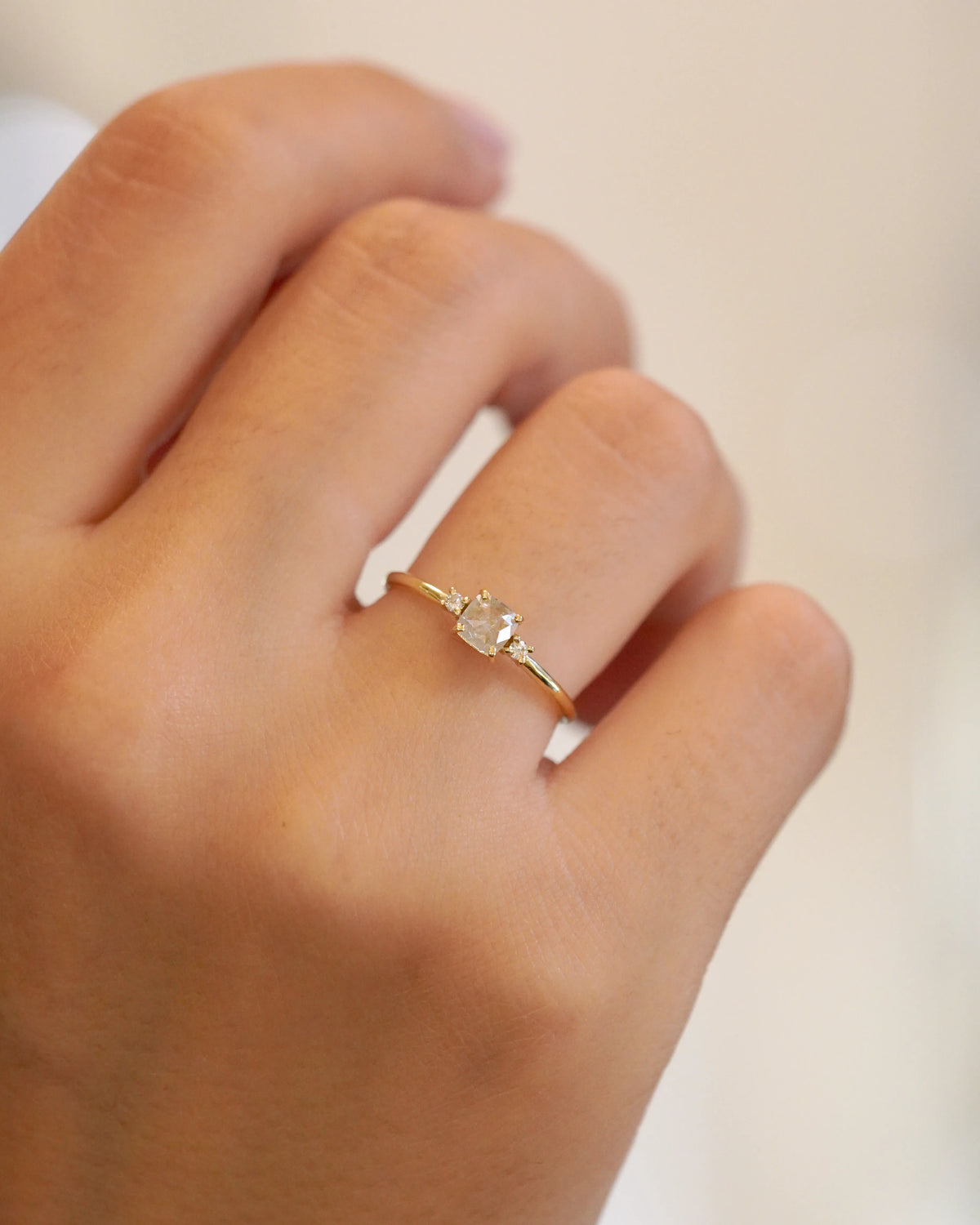 Yellow gold ring with ice diamond and white diamonds