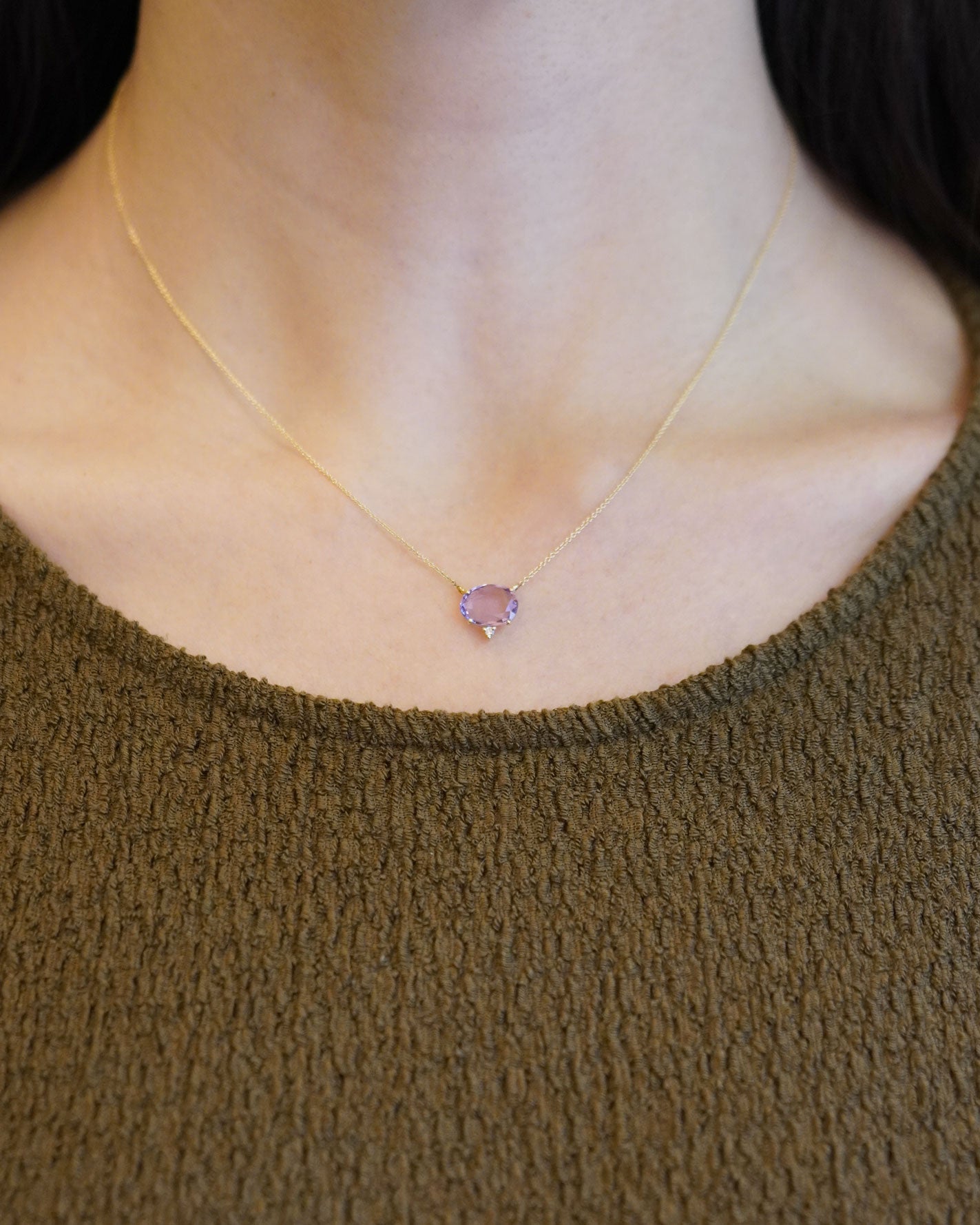 Collana in oro giallo con ametista e diamante bianco