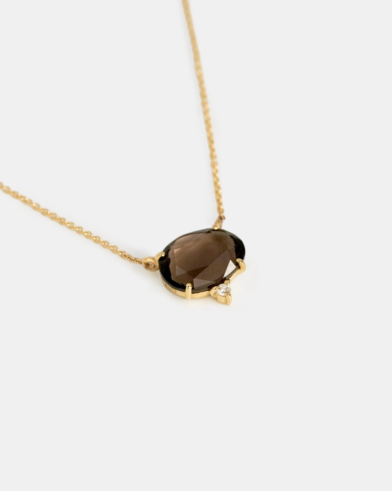 Collana in oro giallo con quarzo fumè e diamante bianco