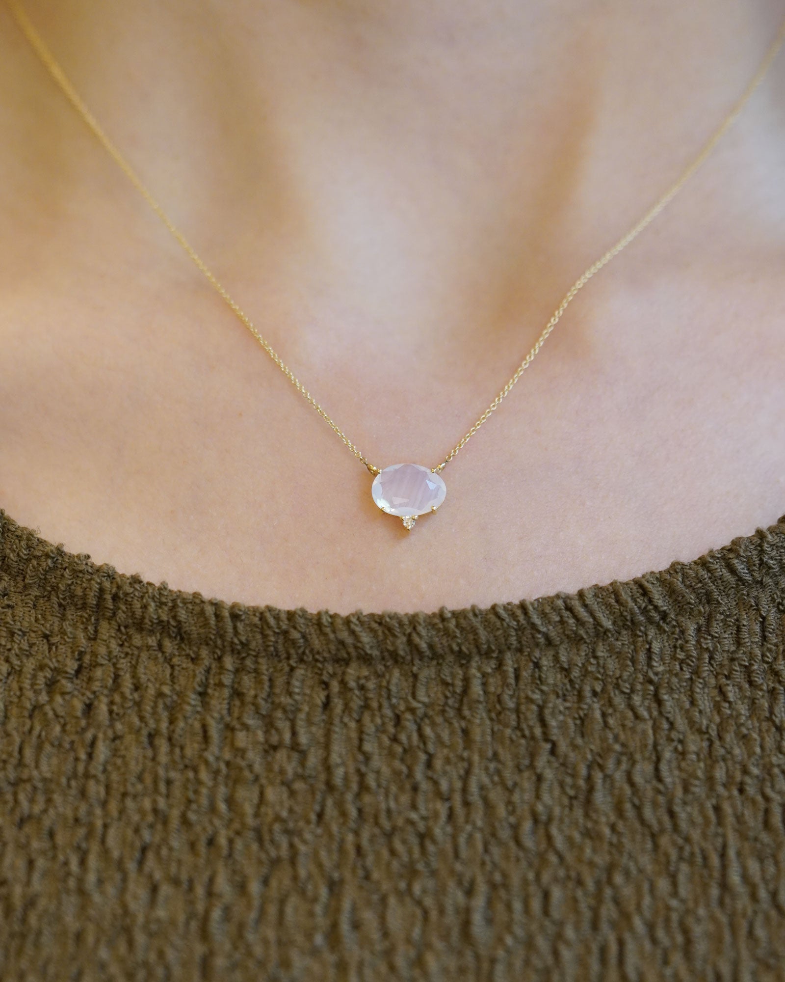 Yellow gold necklace with citrine and white diamond