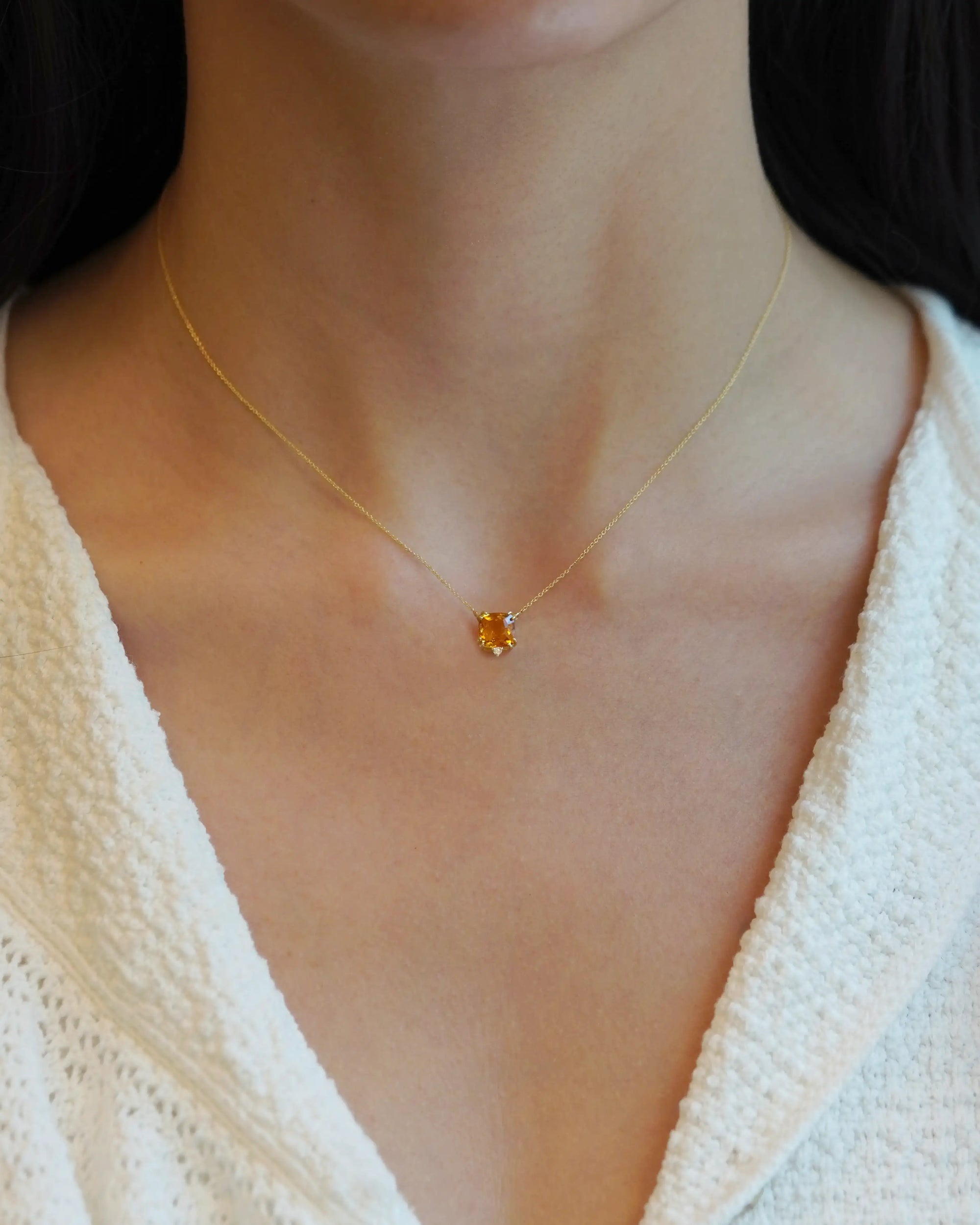 Collana in oro giallo con quarzo madera quadrato e diamante bianco