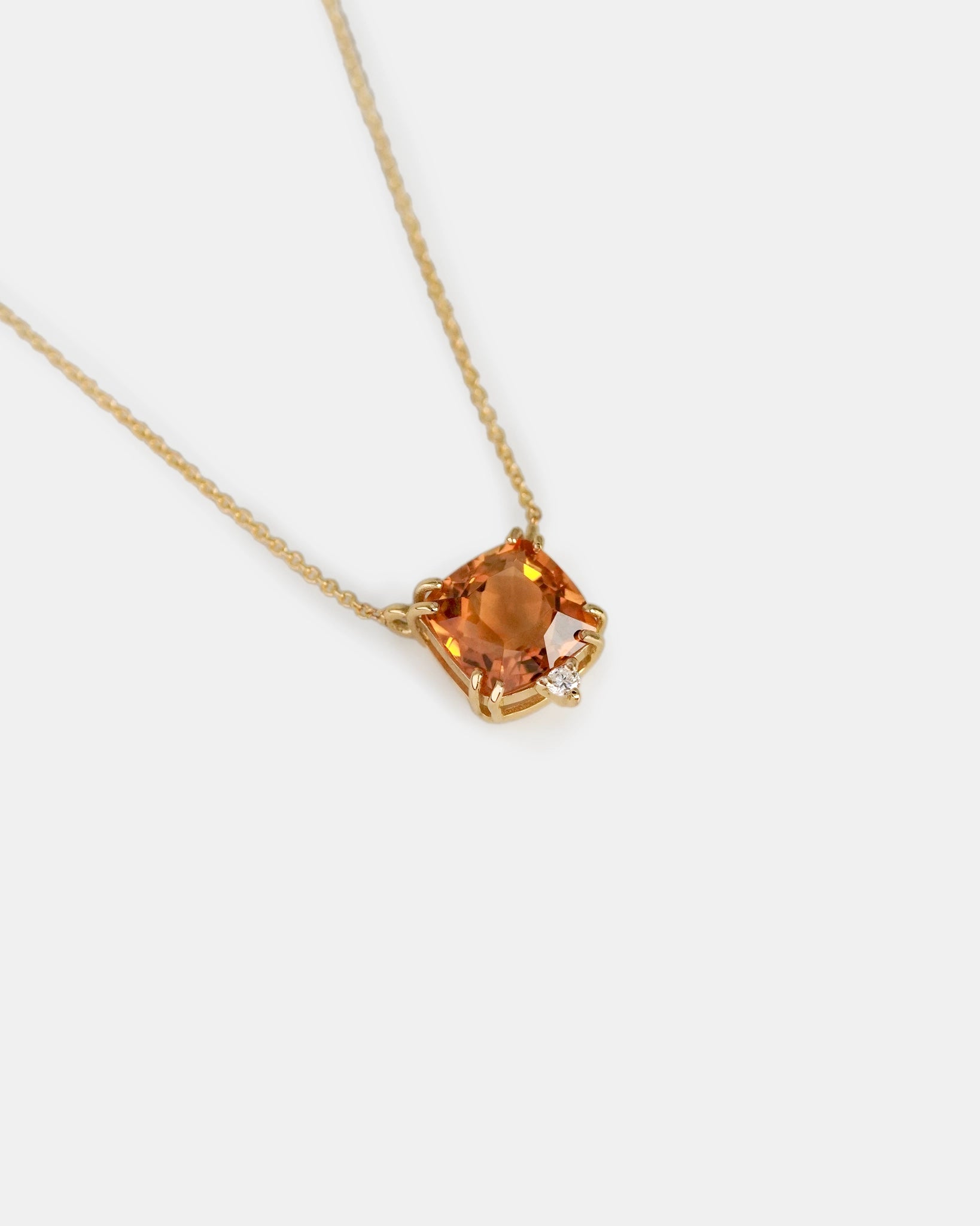 Collana in oro giallo con quarzo madera quadrato e diamante bianco