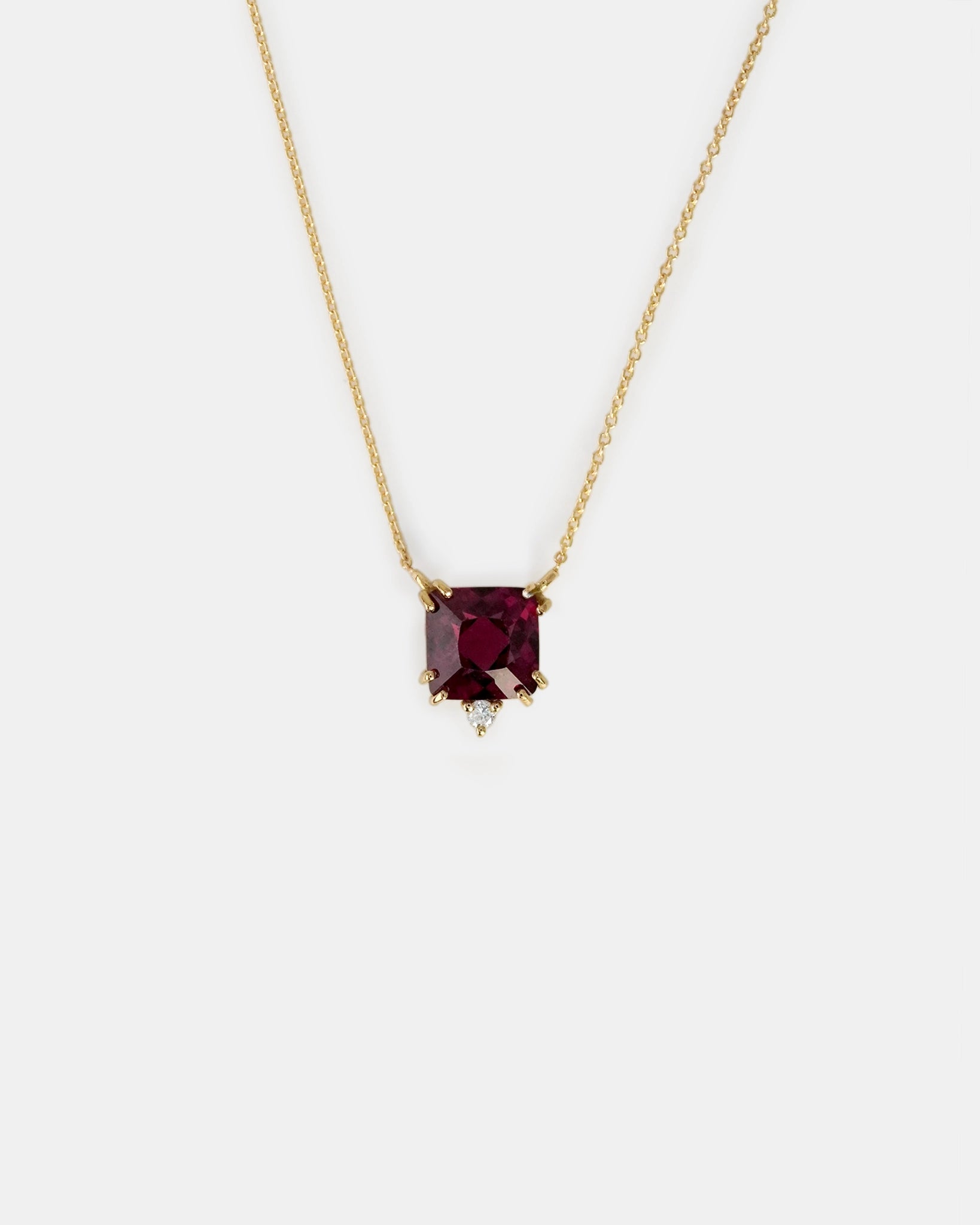 Collana in oro giallo con rodolite quadrata e diamante bianco