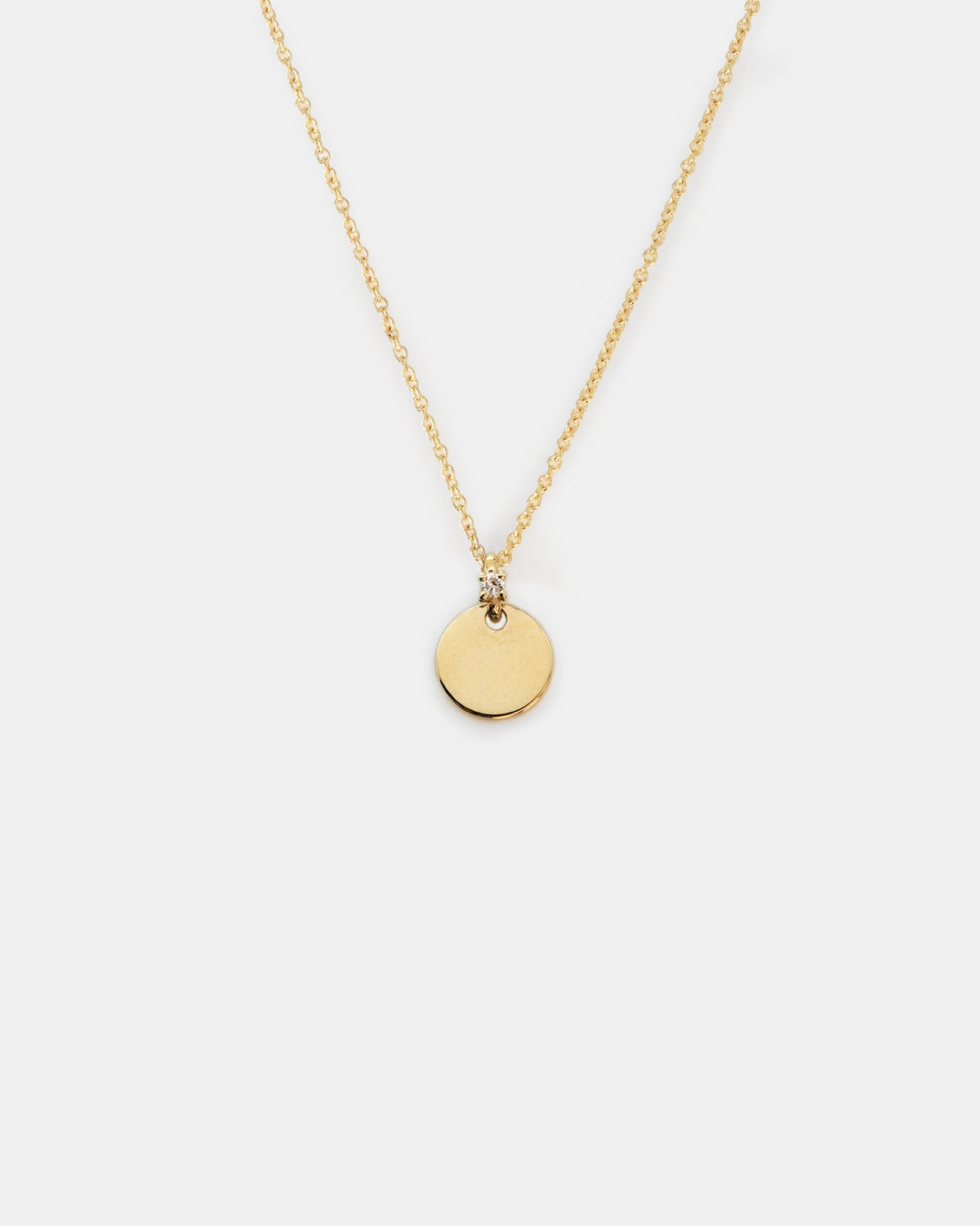 Collana in oro giallo con ciondolo rotondo e dettaglio con diamante