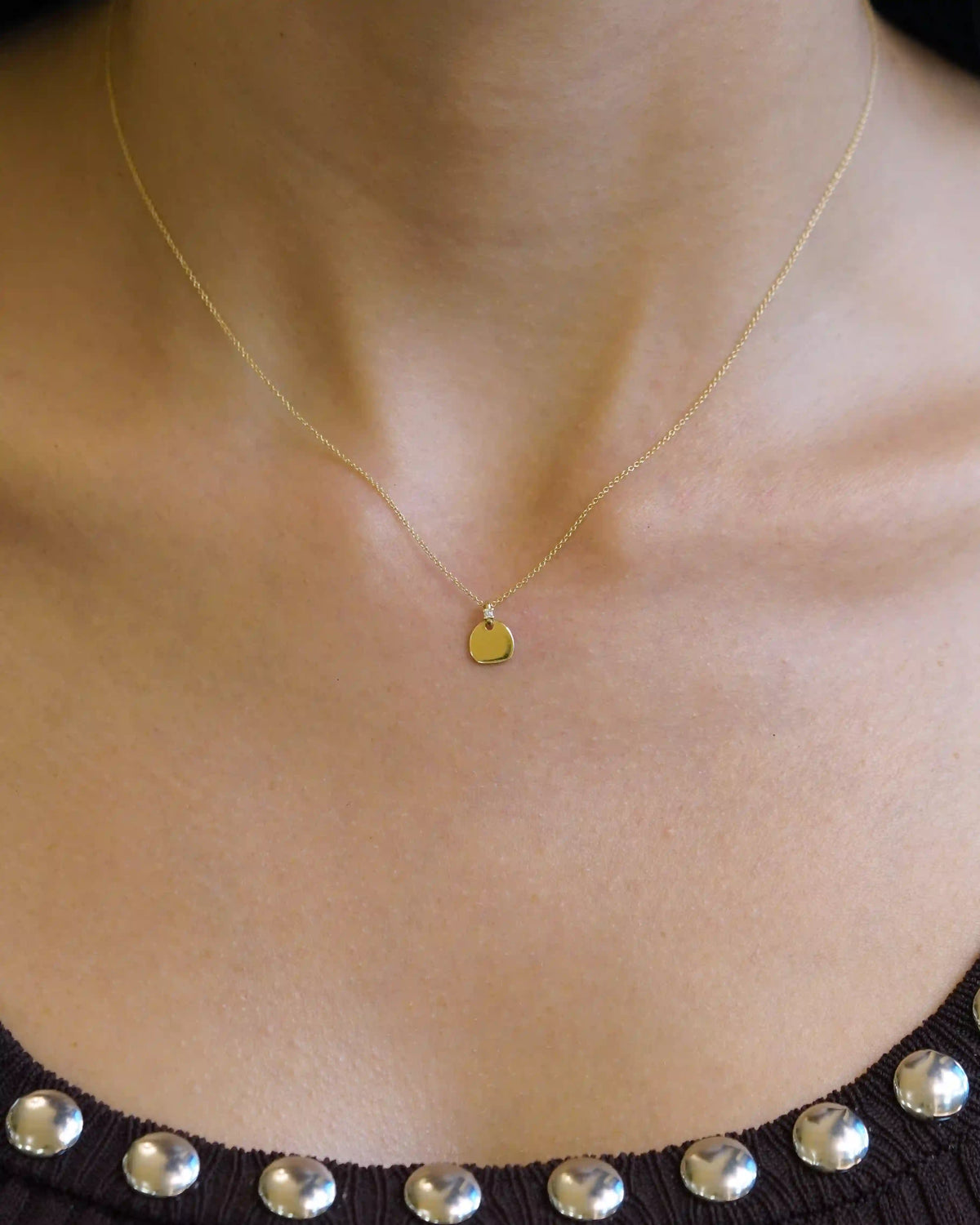 Yellow gold necklace with pebble pendant and diamond detail