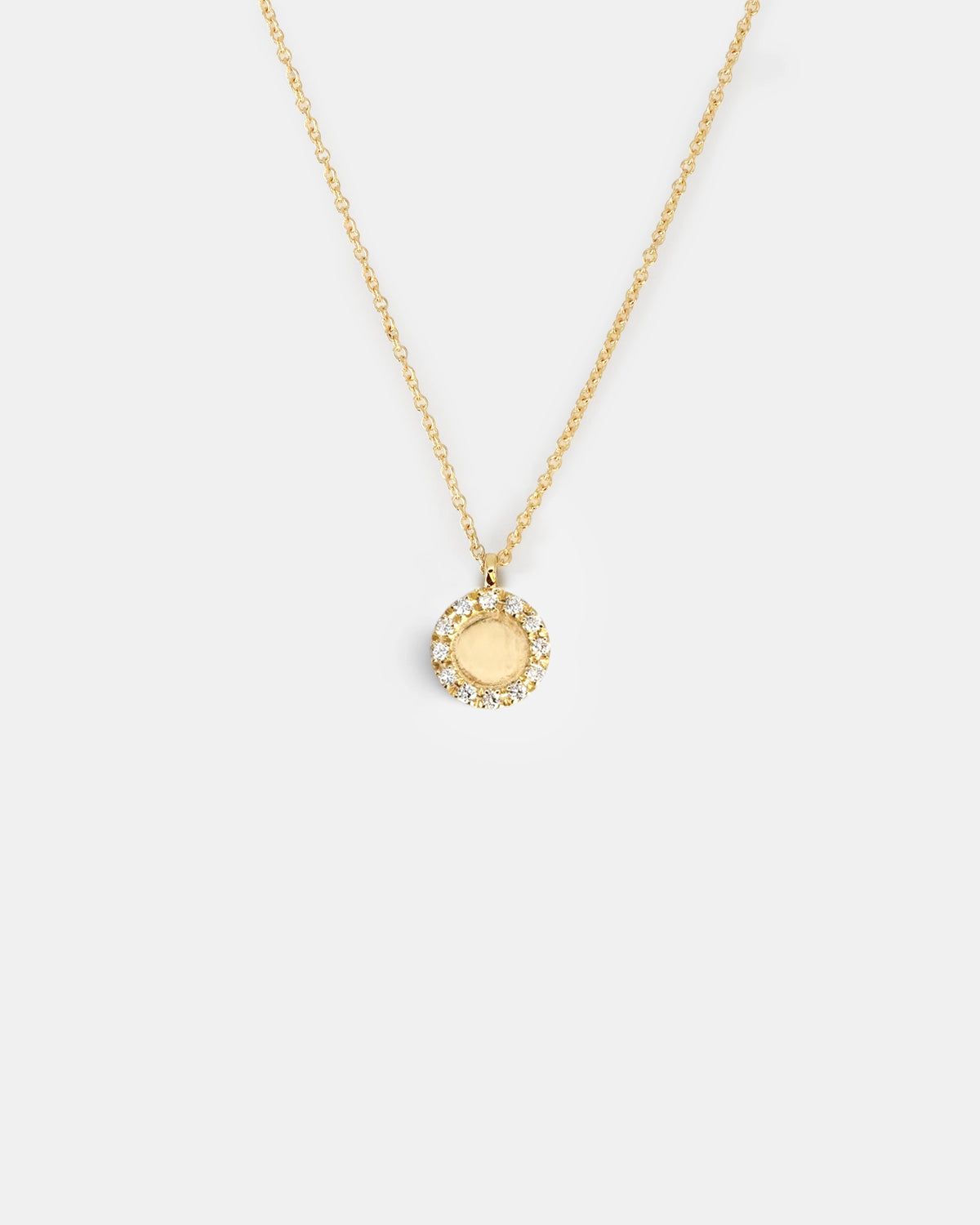 Yellow gold necklace with round pendant with white diamond contour