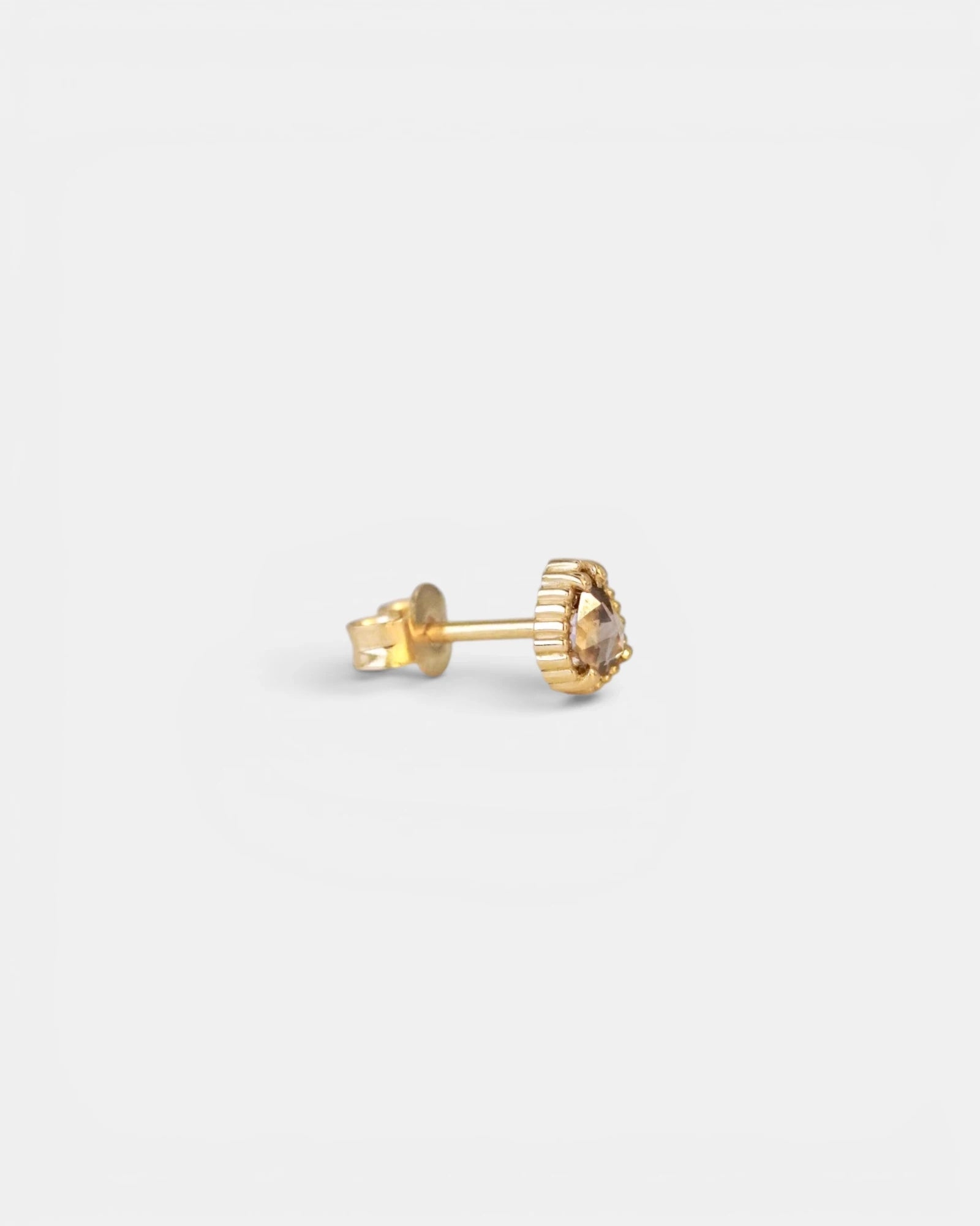 Yellow gold decorated earrings with champagne diamonds