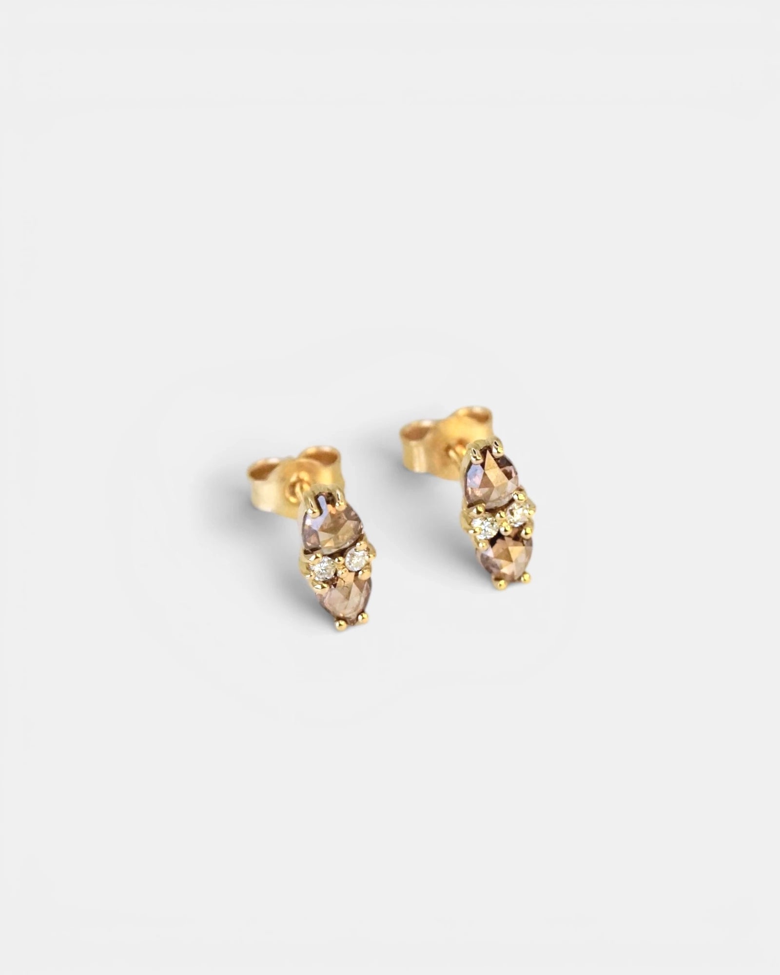 Yellow gold earrings with champagne diamonds and white diamonds