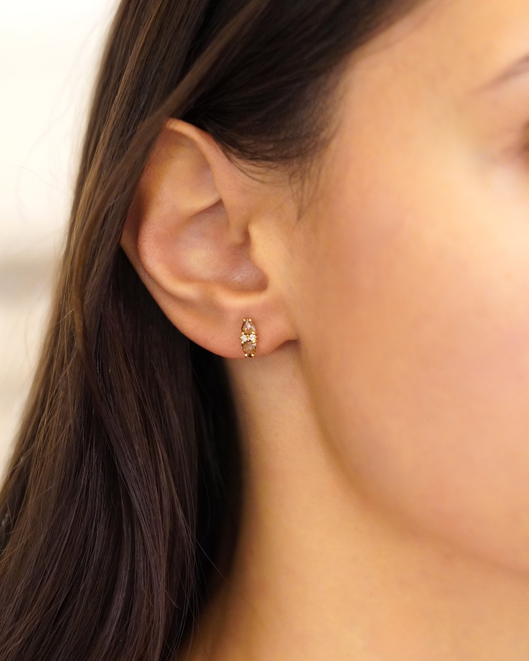 Yellow gold earrings with champagne diamonds and white diamonds