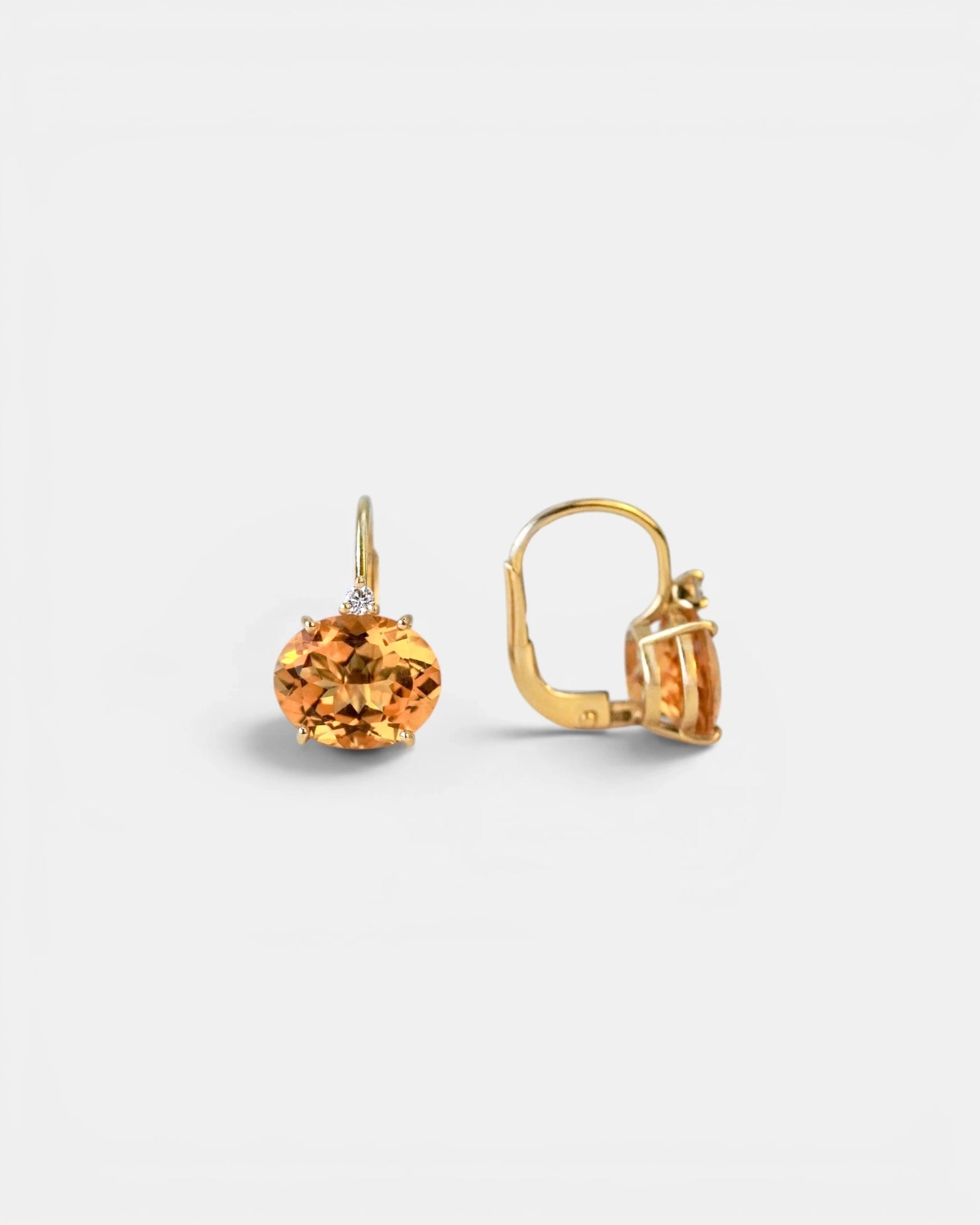 Orecchini in oro giallo con quarzo Madera ovale e diamanti bianchi